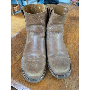 ✖️SOLD✖️Roots Leather Shorty Boot